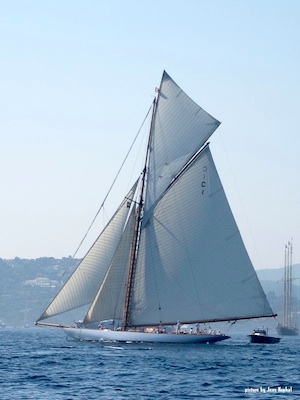 st_tropez_charter_isails.jpg